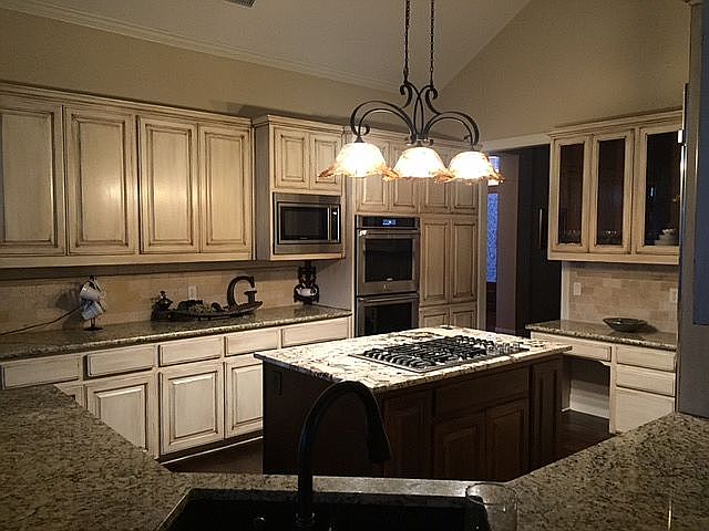 2nd image of 908 N Canyonwood Dr