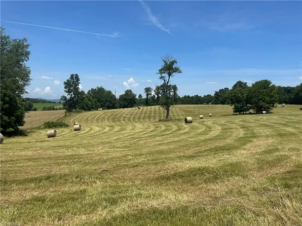 10172 Floyd Pike, Dugspur, VA 24325