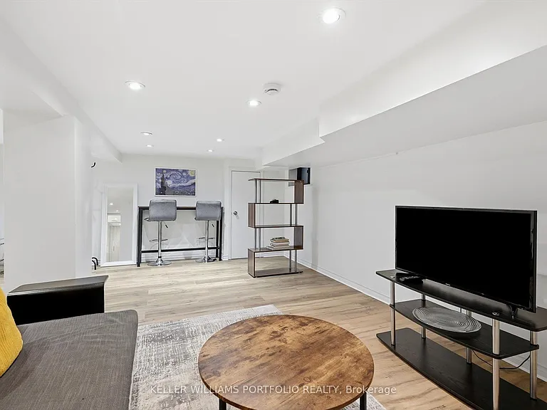 222 Hillsdale Ave E — Photo 42