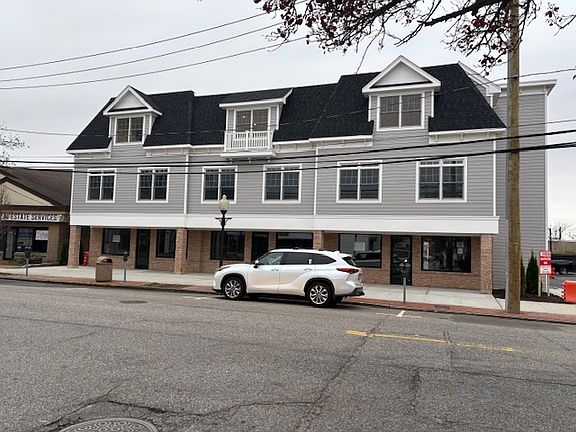 5th image of 180 Deer Park Ave