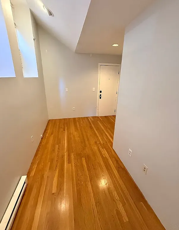 4 bed, $7,200 — Photo 1