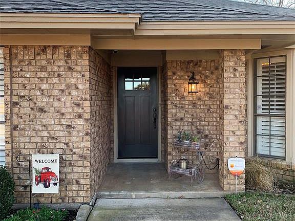 2nd image of 824 Autumnwood Ct