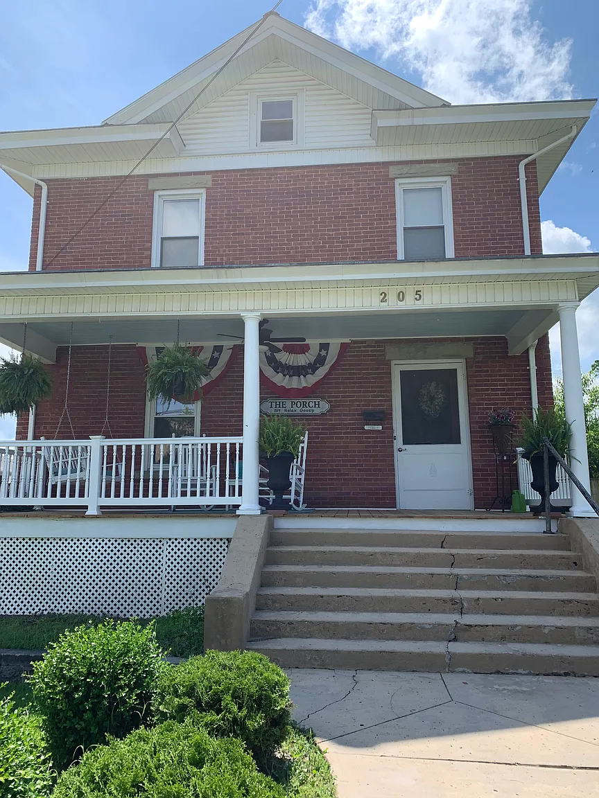 205 Park Ave photo 1