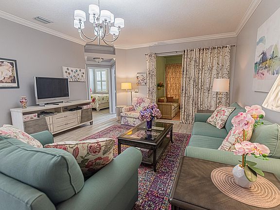 4th image of 880 NW Sarria Court