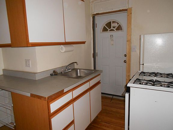 5th image of 654 W Oakdale Ave APT 1s
