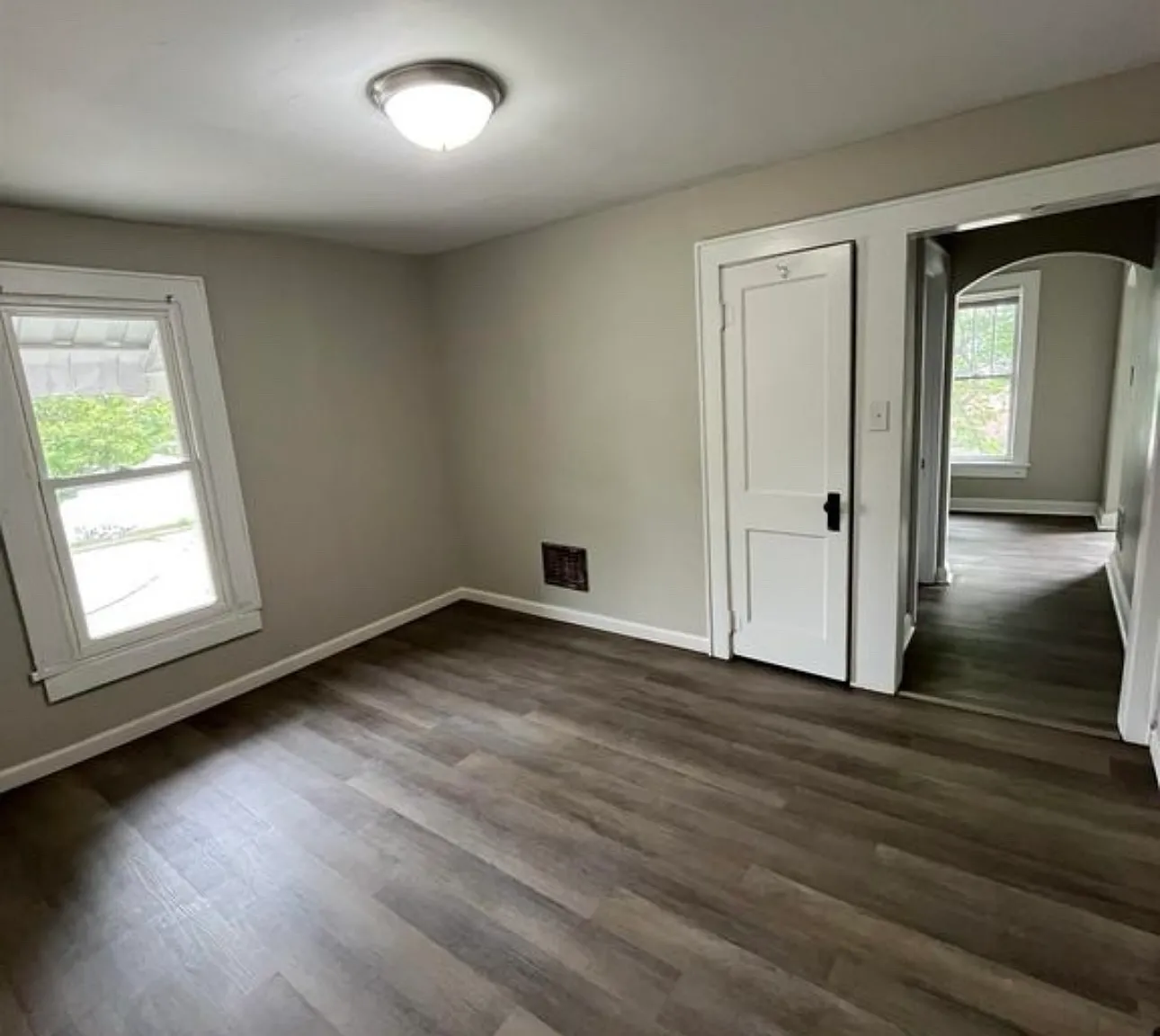 211 S Liberty St — Photo 2