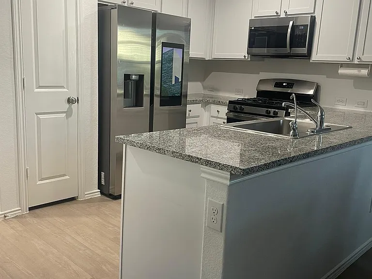 8043 Nube Medina — Photo 3