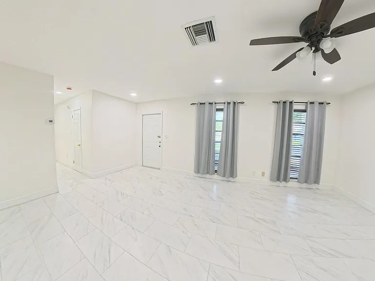 341 Henthorne Dr — Photo 6