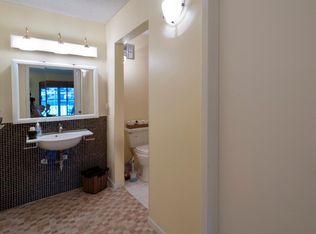 10511 Cedar Lake Rd APT 202, Minnetonka, MN 55305