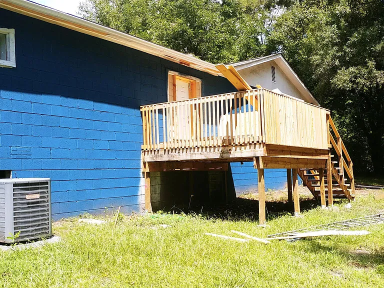 Dual AC units make cooling a breeze and just think how great it would be to hang out on this large deck!