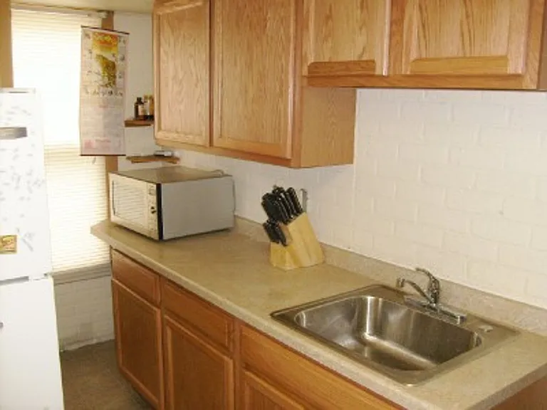 539 W Doty St — Photo 2