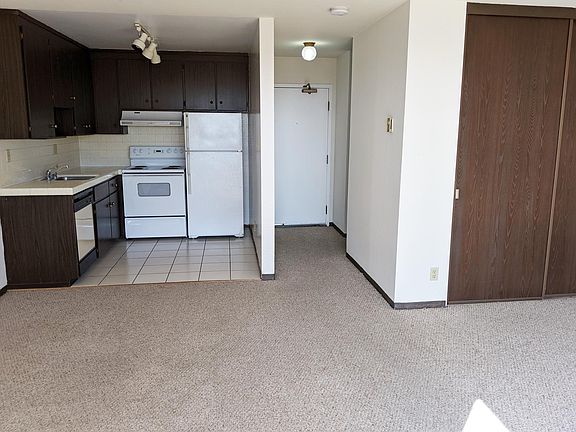 3rd image of 150 Gardenside Dr APT 102