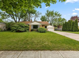 809 E Meadowbrook Dr, Midland, MI 48642