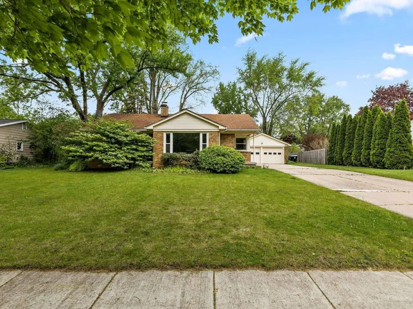 809 E Meadowbrook Dr, Midland, MI 48642