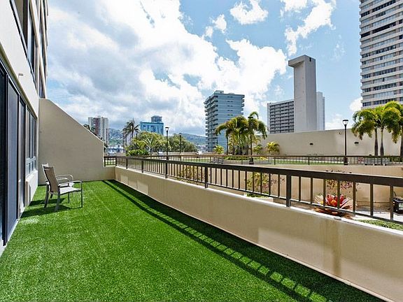 Huge open lanai for outdoor entertaining