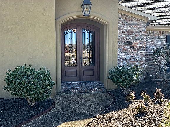 2nd image of 10048 Loveland Ct
