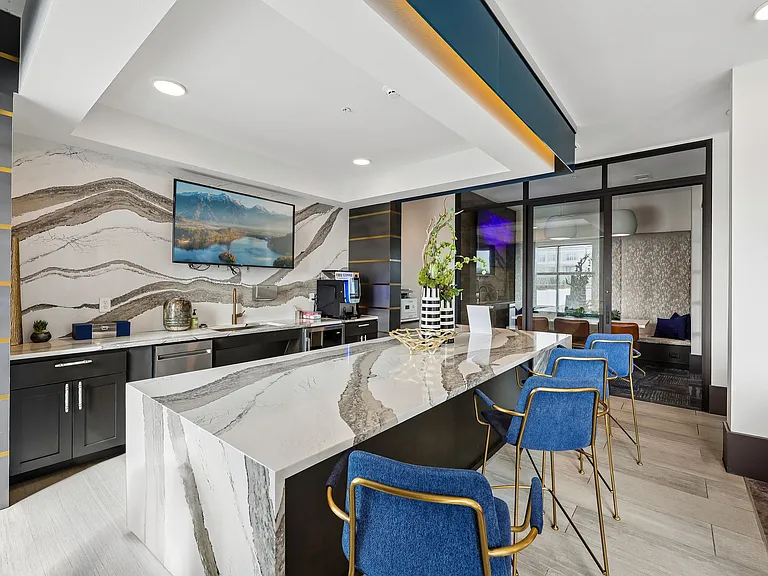 Amenity Lounge