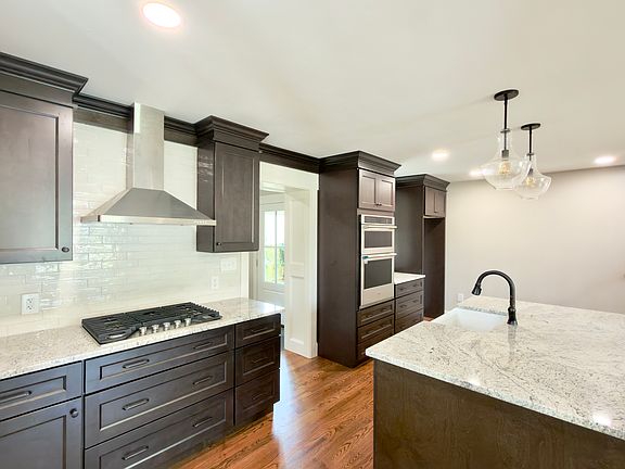 5th image of 206 West Ave