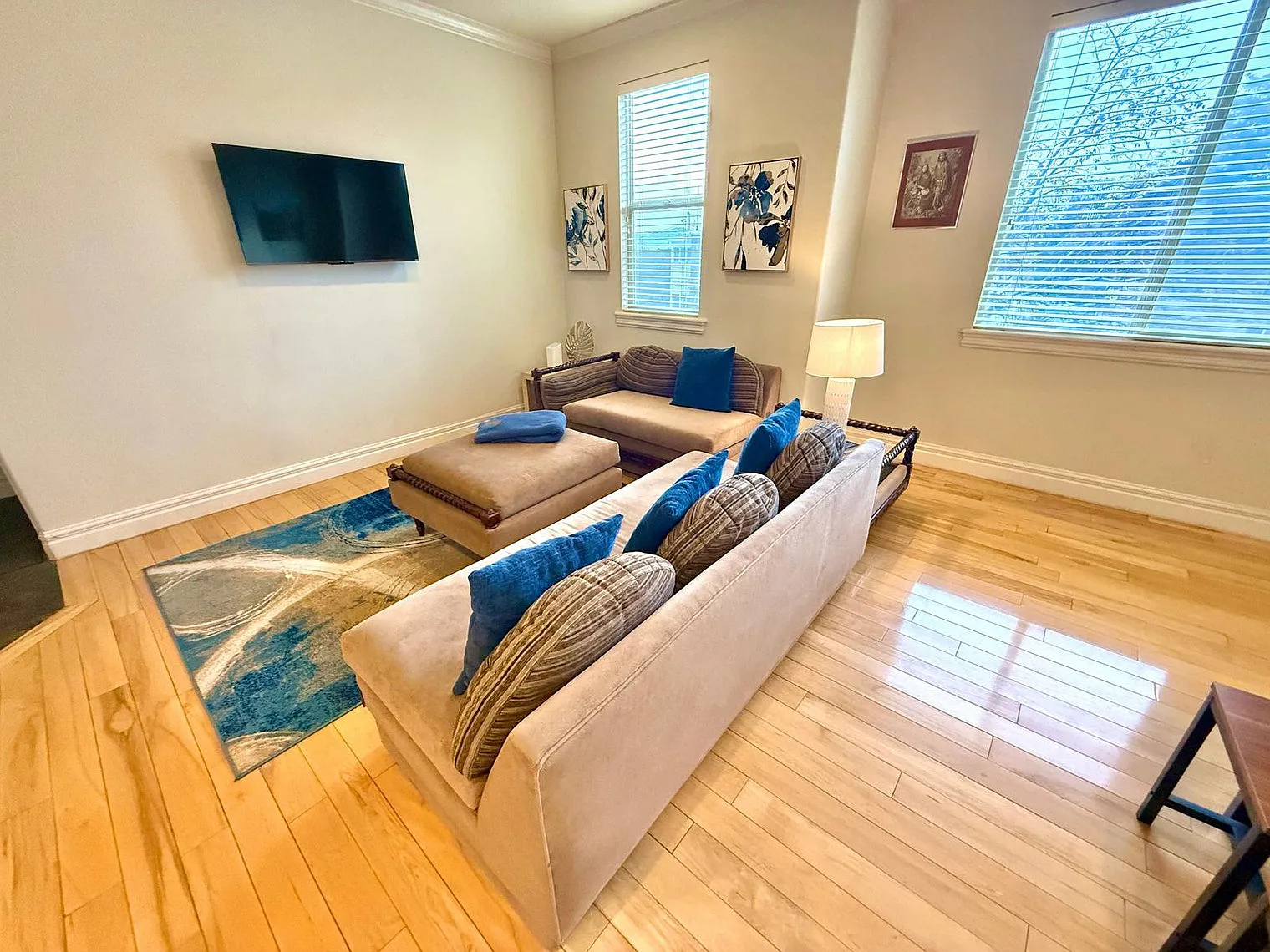 2 bed, 2.0 bath, 1399 sqft, $4,871 — Photo 2