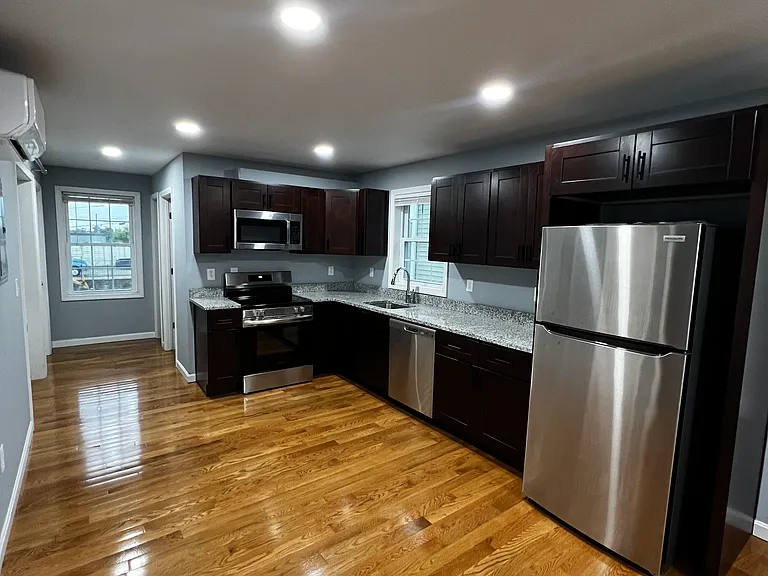 184 Oconnell St #2 — Photo 2