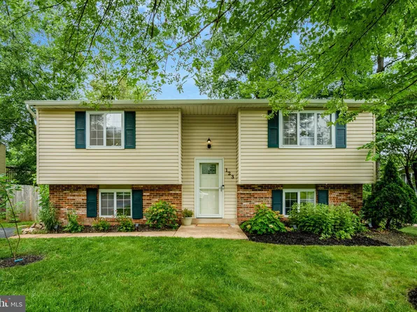 123 Magnolia Rd, Sterling, VA 20164