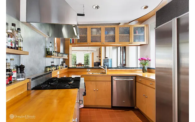 Sold by Douglas Elliman | media 20