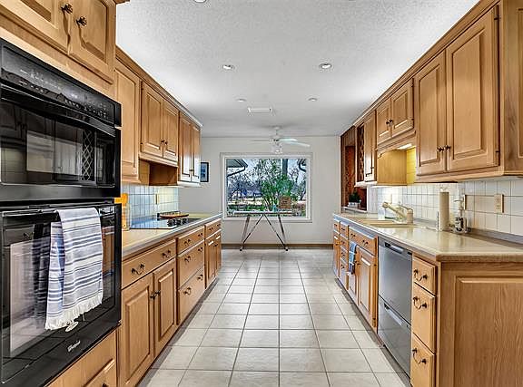 5th image of 14323 Valley Hi Cir