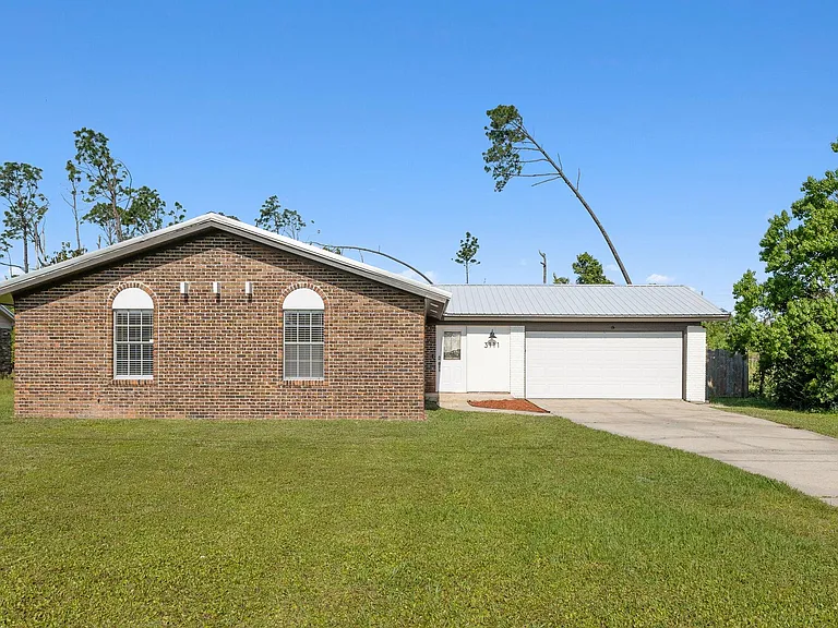 3111 Lanny Ln — Photo 2