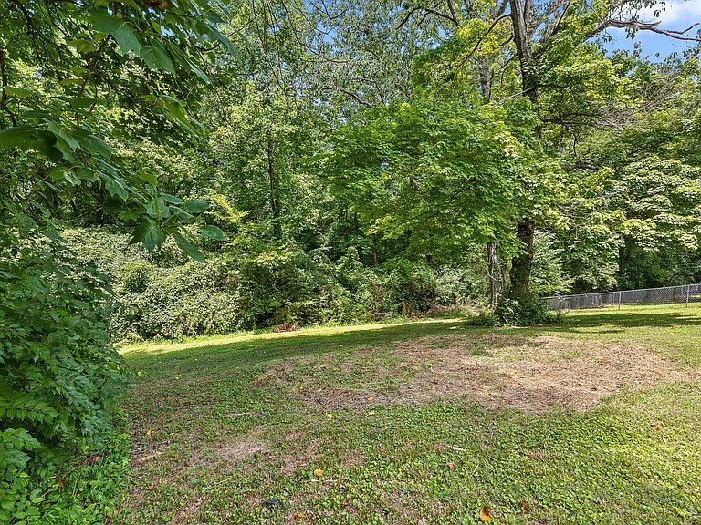 517 Randall St — Photo 27