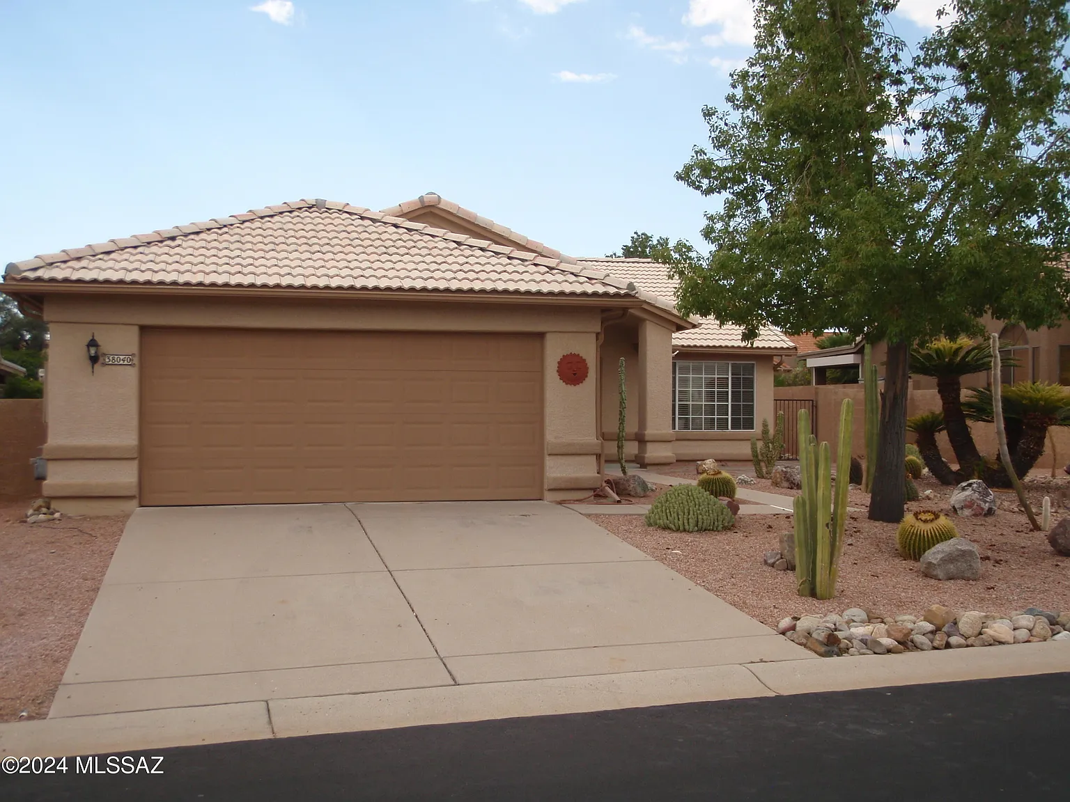 2 bed, 1.5 bath, 1810 sqft, $2,400 — Photo 1