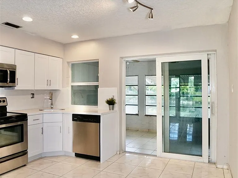 5908 NW 81st Ave — Photo 11