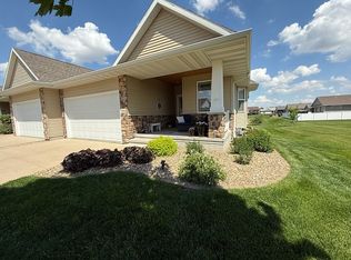 151 Ridge View Dr, Fairfax, IA 52228