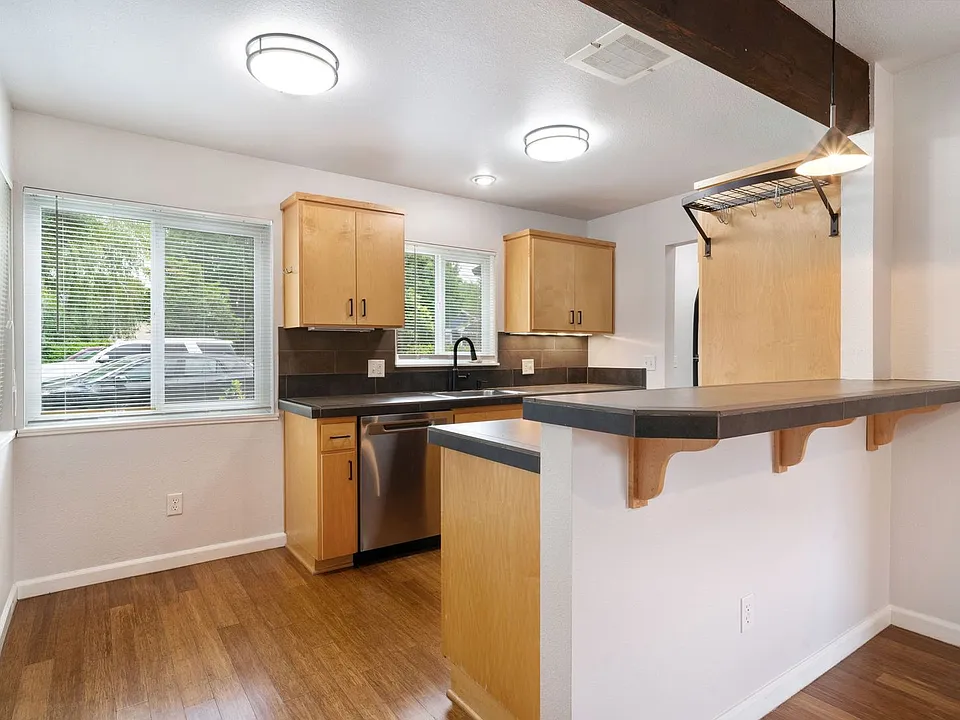 3125-3145 SE 21st Ave