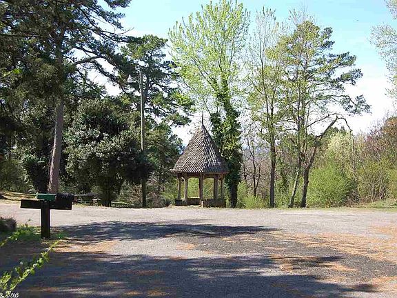 3rd image of 372 Jackson Ln