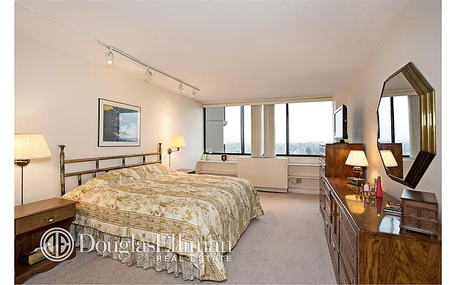 Sold by Douglas Elliman | media 27