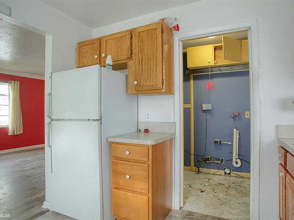 3rd image of 22076 Eastwood Ave
