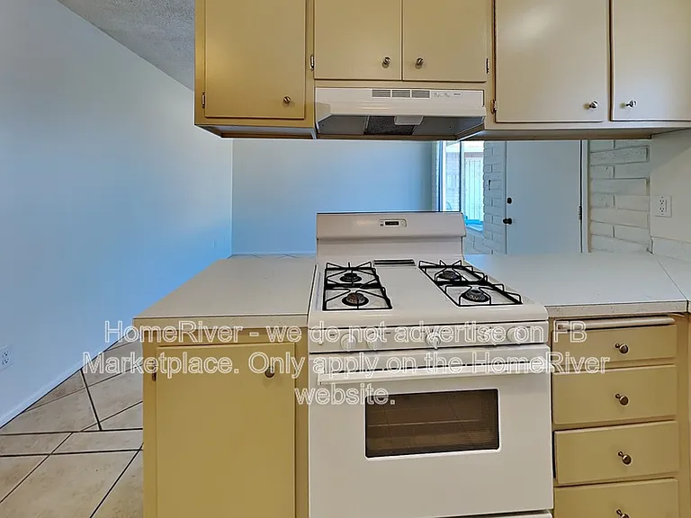 2460 Palisades Dr #2 — Photo 4