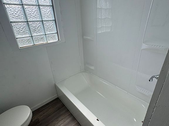 4th image of 3716 Beatrice Dr #3