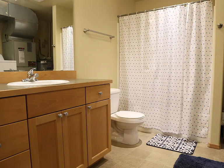1055 1/2 E Isaacs Ave #C — Photo 12