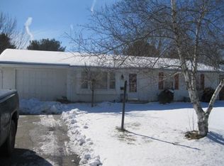 27 Lockwood Cir, Swansea, MA 02777