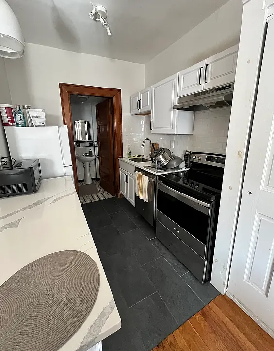 1 bed, $2,200 — Photo 3