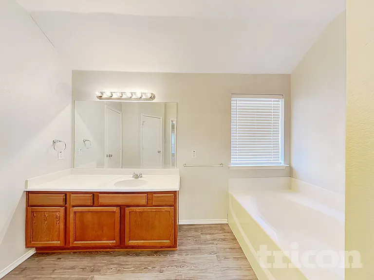1615 Hillside Dr — Photo 11