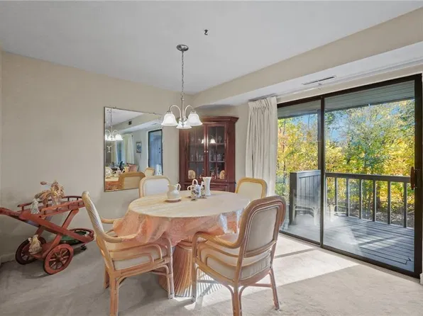 196 Old River Rd APT 3-F, Lincoln, RI 02865