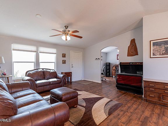 5th image of 22906 E Galveston St