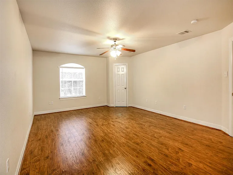 2915 Paige St — Photo 16