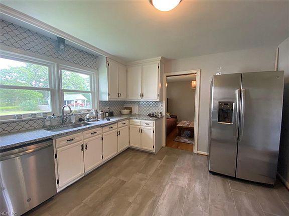 2nd image of 112 Sunset Dr