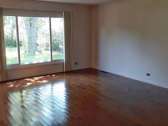 4th image of 463 Indianwood Dr