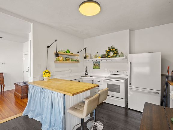 2nd image of 16 Leavitt St #3