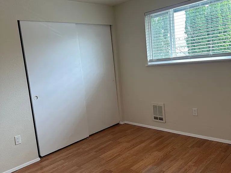 313 W Woodworth St — Photo 6
