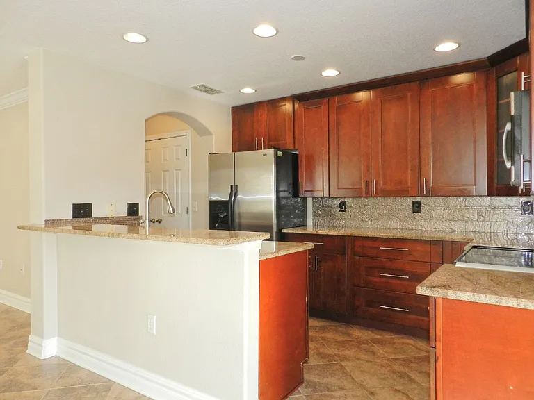 10837 Kensington Park Ave — Photo 8